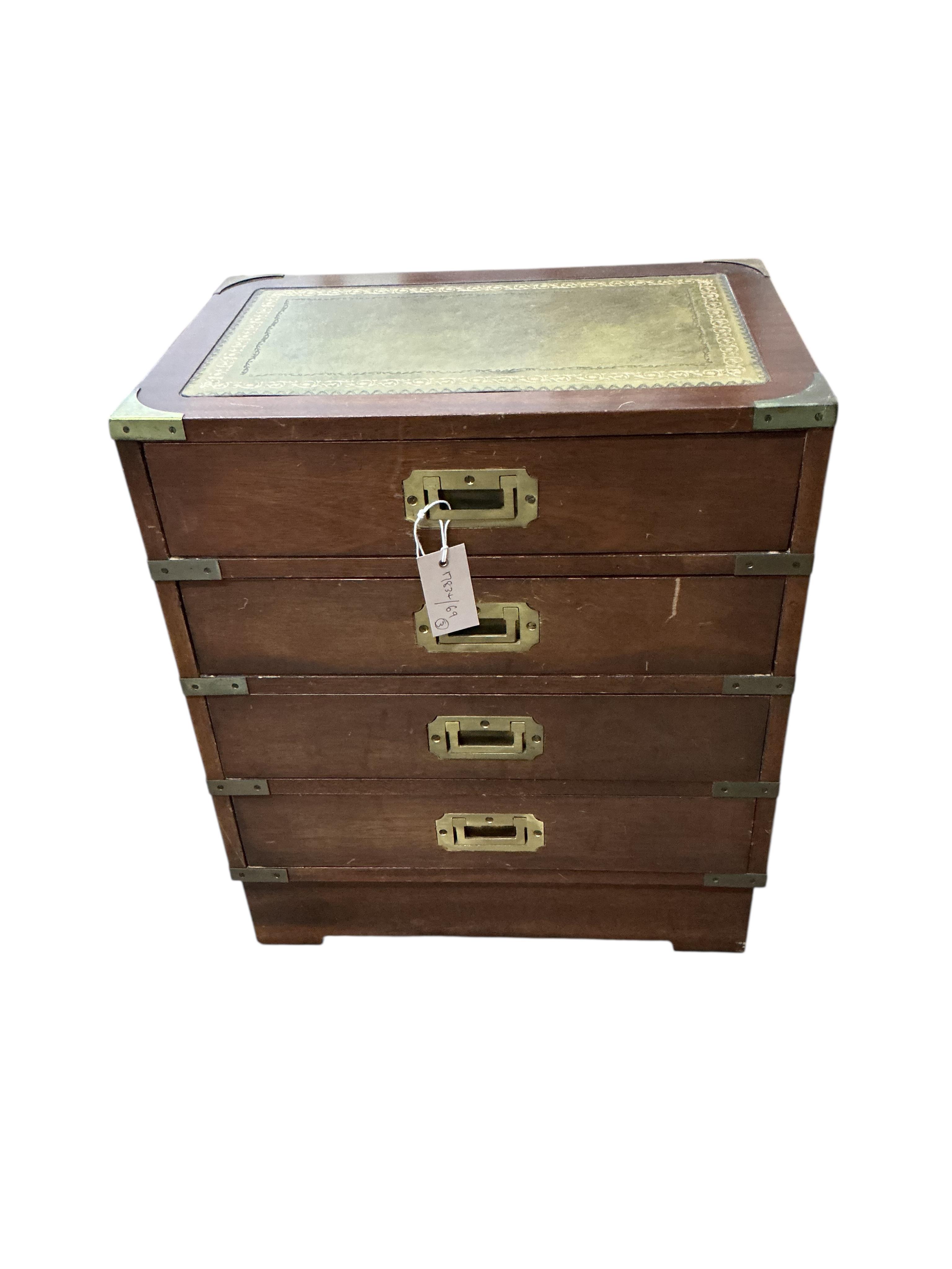 A reproduction military style brass mounted rectangular mahogany display table with hinged glazed top, width 99cm, depth 59cm, height 47cm together with a pair of similar bedside chests
